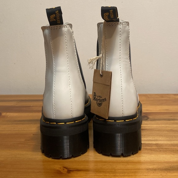 NWT/NWOB Dr. Martens 2976 Chelsea Quad White Platform Boots in US 6 - Picture 9 of 13